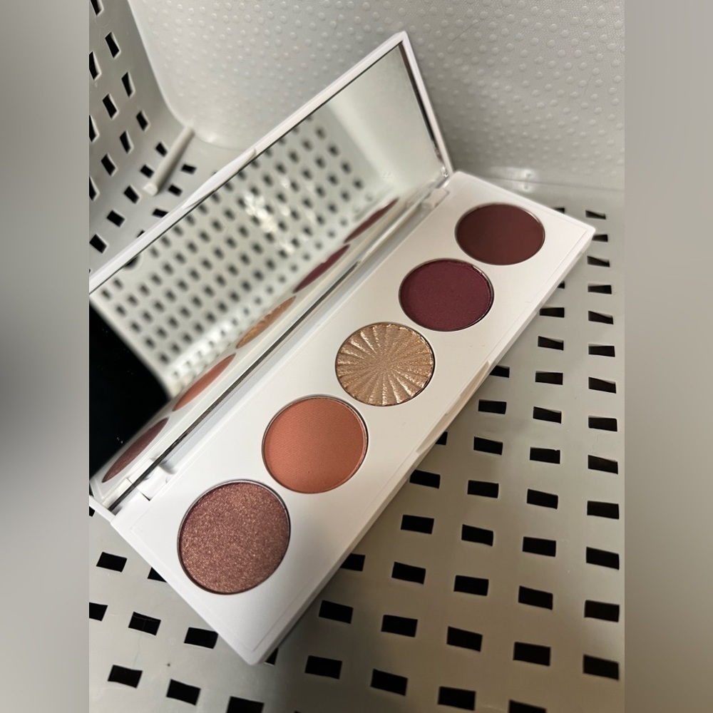 OFRA Cosmetics Signature Palette in Symphony with Mauves & Shimmers